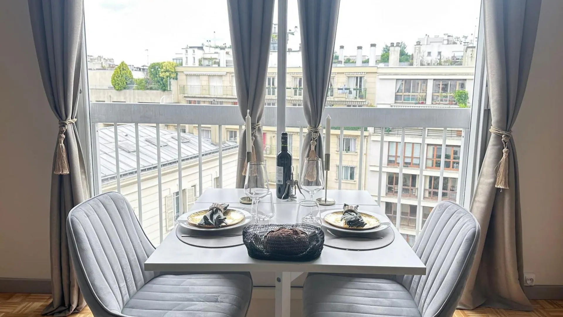Brand-New Studio With Eiffel Tower View Paris Apartment
